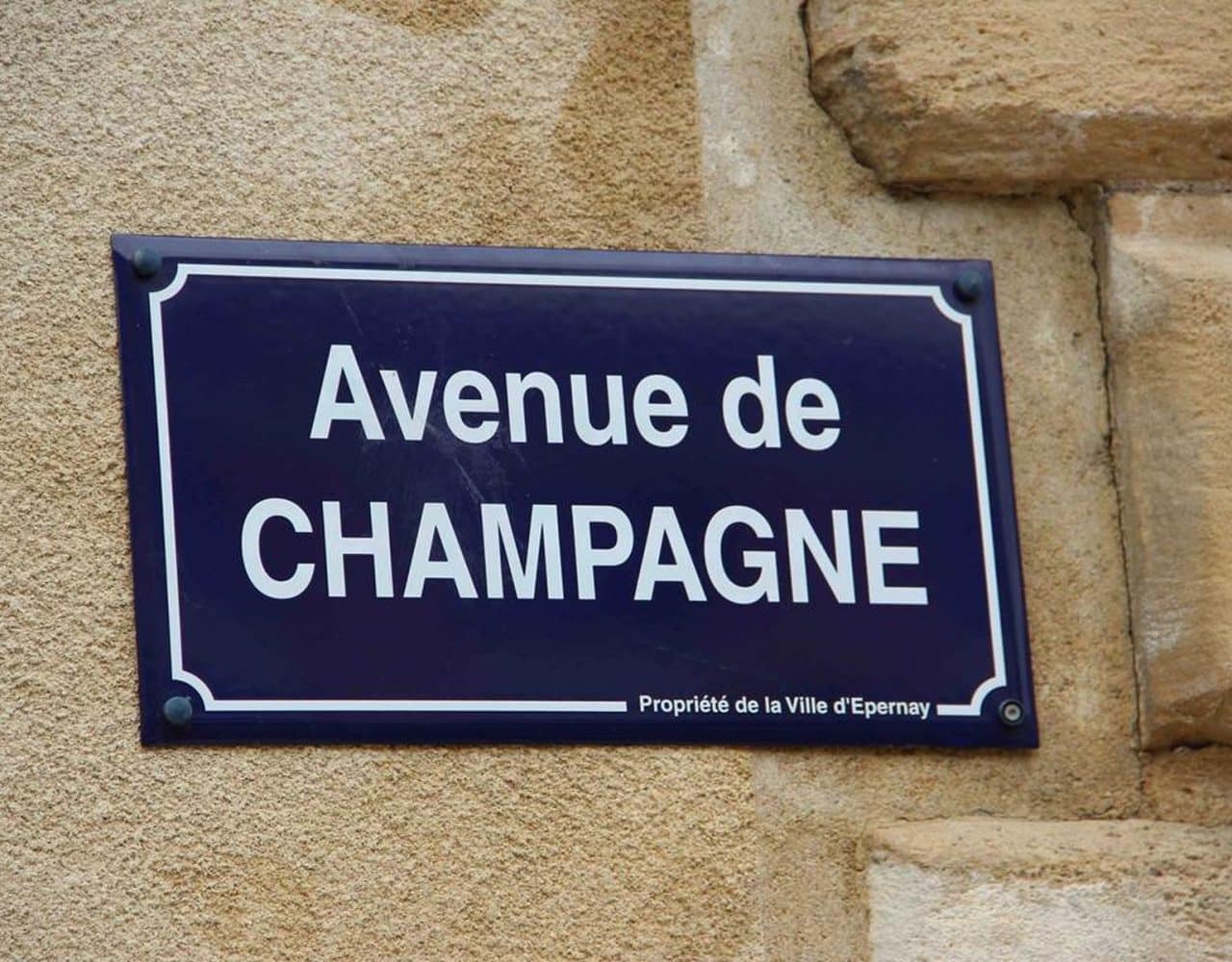 Famous prestigious Champagne, Avenue near Reims Célèbre et prestigieuse Avenue de Champagne près de Reims