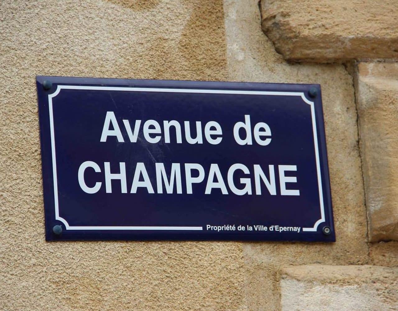 Famous prestigious Champagne, Avenue near Reims Célèbre et prestigieuse Avenue de Champagne près de Reims