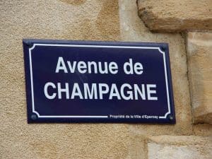 Famous prestigious Champagne, Avenue near Reims Célèbre et prestigieuse Avenue de Champagne près de Reims