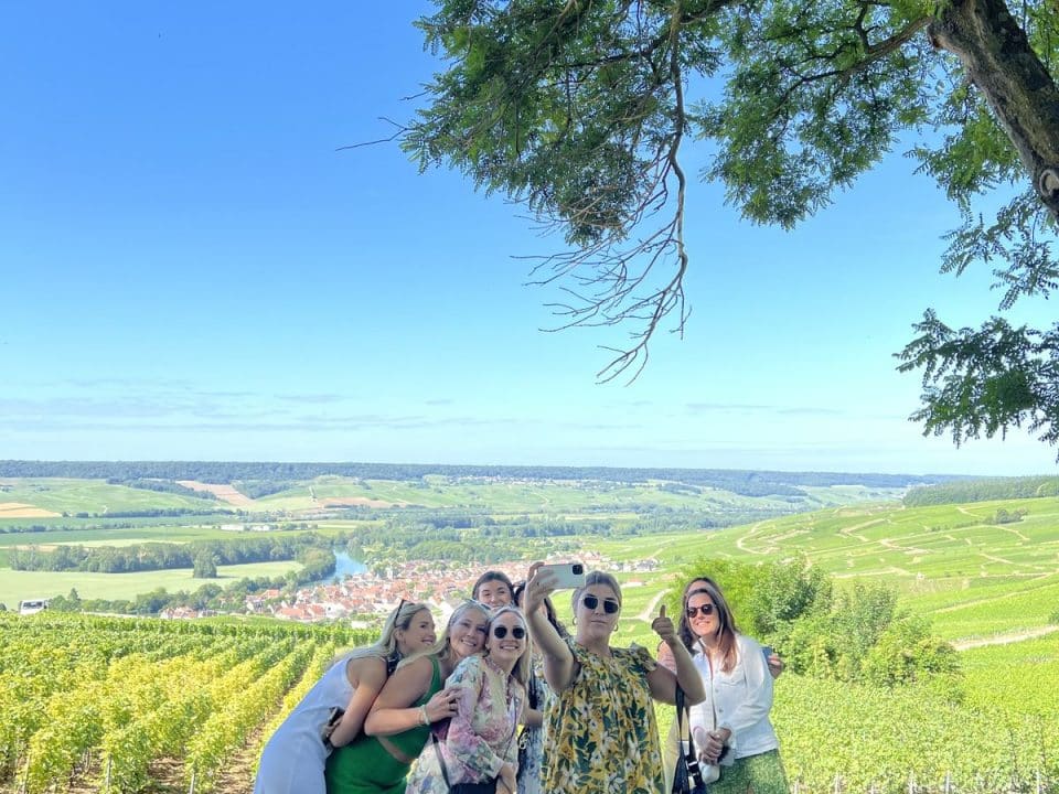 Small group tour in the Champagne vineyard, Tour en petit groupe dans les vignobles de Champagne