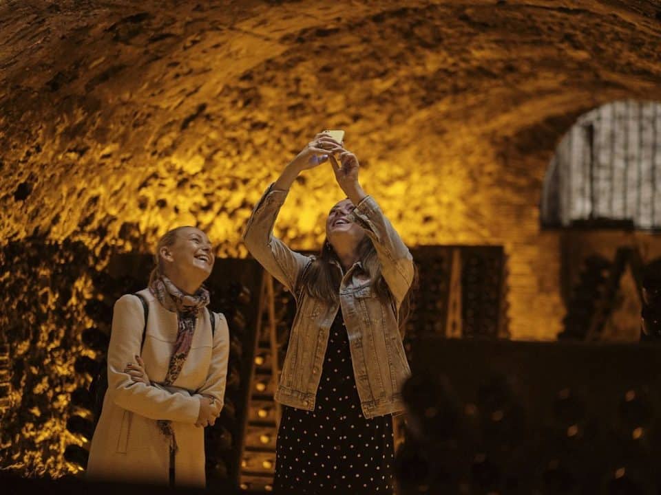 Small group visit of Champagne cellars, Visite en petit groupe des caves de Champagne