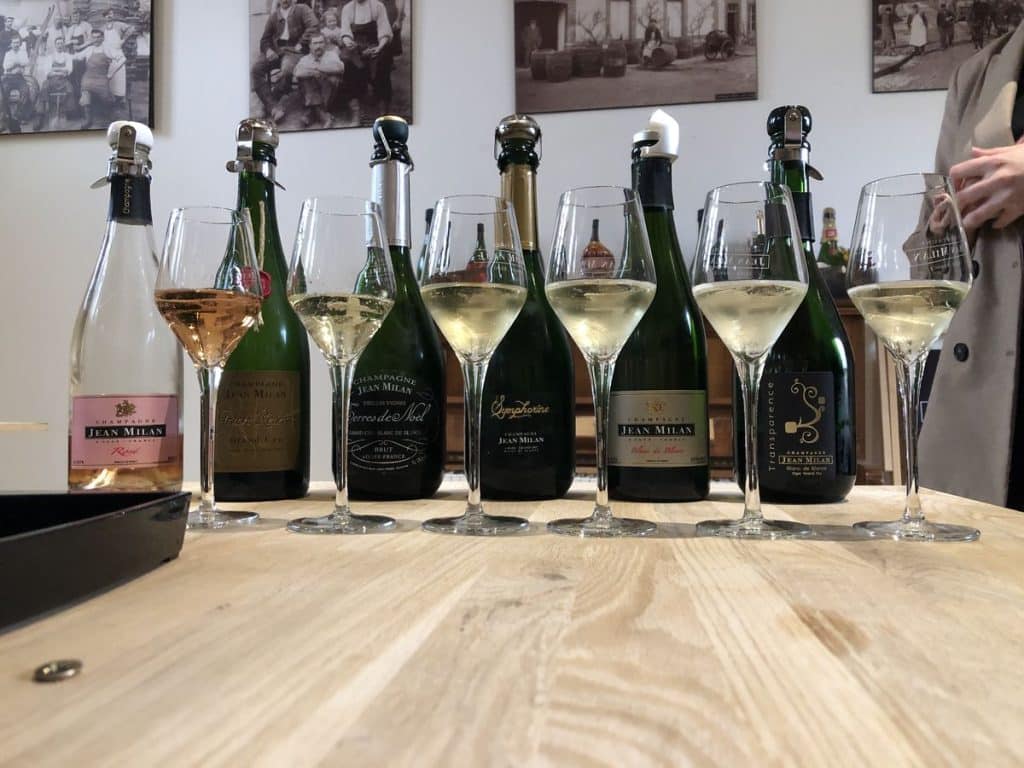 Dégustation de Champagne avec des vignerons locaux, Tasting of Champagne with local producers