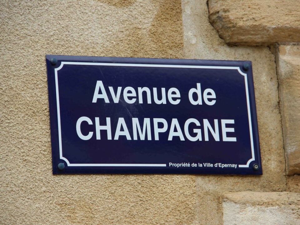 Famous Champagne Avenue in Epernay, Célèbre Avenue de Champagne à Epernay