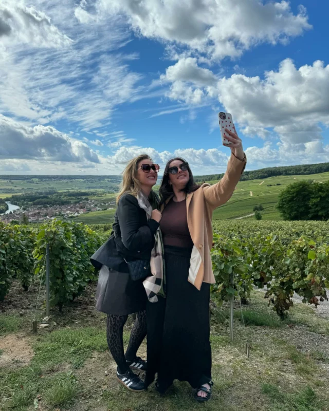 C H A M P A G N E🍾, a WOW destination 1h30 from Paris 😲
Our guides will make you live an unforgettable sparkling day🥂
Aÿ Champagne Experience invites you to discover the best of Champagne all year round! #wow#champagne#france#reims#epernay#aychampagneexperience#champagneexperience#bestdestinations